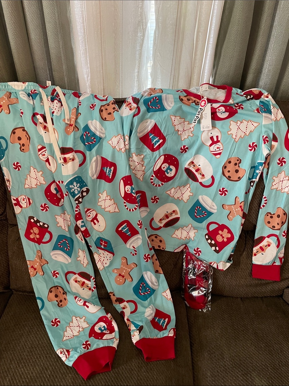 PatPat Light Blue and Red Women’s M Holiday Pajama Set with Festive Treats